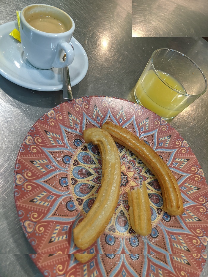 desayuno con churros y zumo churreria la Taza Delicias Valladolid